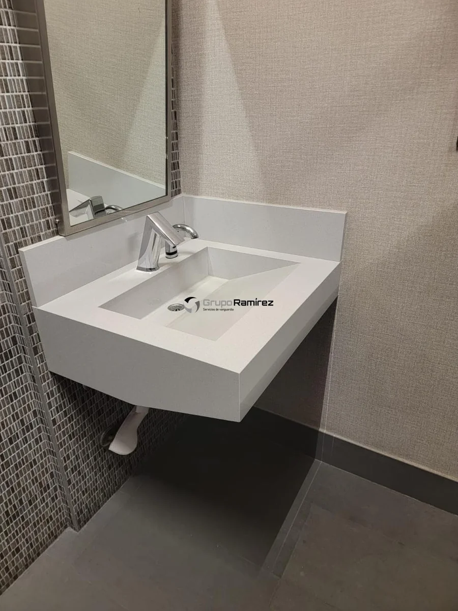 Baño con mueble y cubierta a medida