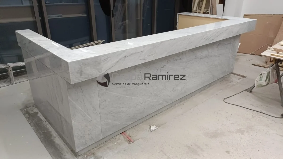 Detalle de fabricación y acabado en granito