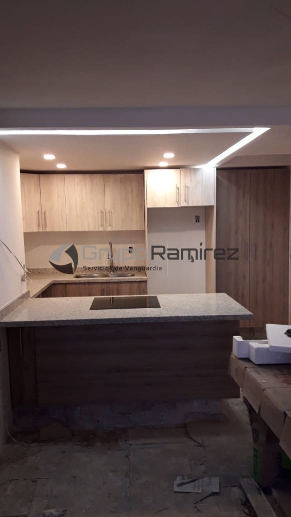 Cocina Integral Melamina Roble Santana Y Encino Polar, Cubierta En Granito Blanco Nevada - Grupo Ramírez Cocina Integral Melamina Roble Santana Y Encino Polar, Cubierta En Granito Blanco Nevada - Grupo Ramírez