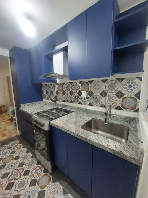 Cocina integral en acabado súper mate azul 