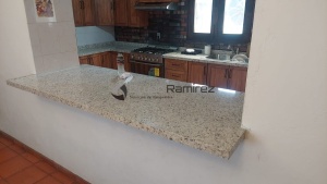 Barra de granito Blanco Dallas instalada en Tenango del Aire