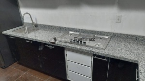 Cubierta de granito blanco grisal