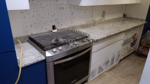Cubierta de granito White Galaxy instalada en la colonia Roma
