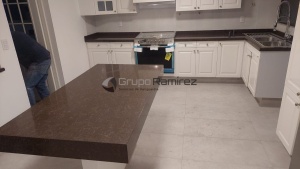 Cubierta de granito Negro San Gabriel instalada en Altavista
