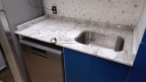 Cubierta de granito White Galaxy instalada en la colonia Roma