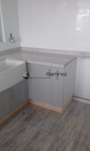 Cocina integral entablerado gris
