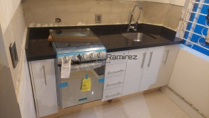Cocina integral con cubierta de granito Negro San Gabriel