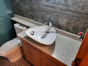 Cubierta para baño granito blanco Itaunas