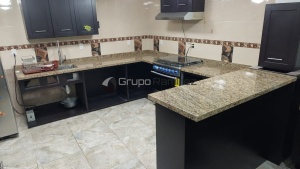 Cubierta ora cocina granito Santa Cecilia