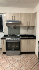 Cocina integral melamina y cubierta de granito negro en Iztapalapa