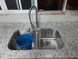 Barra de granito blanco dallas con tarja bajo cubierta