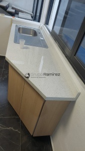 Cubierta de cuarzo blanco Andrómeda instalada en Cuautitlán Izcalli