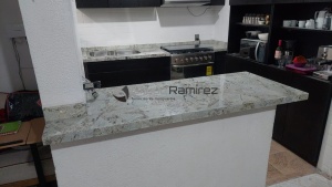 Cubierta de Granito Galaxy White en la GAM