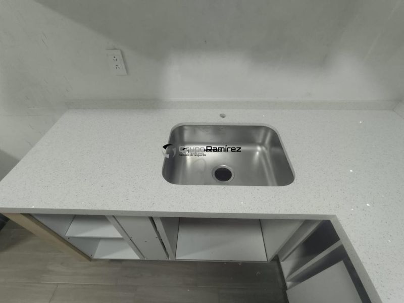 Cubierta de cuarzo blanco estelar nariz de 4cm recta con tarja bajo cubierta