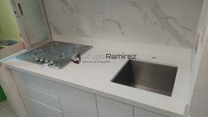 Cubierta de Cuarzo Blanco instalada en la alcaldía Benito Juárez