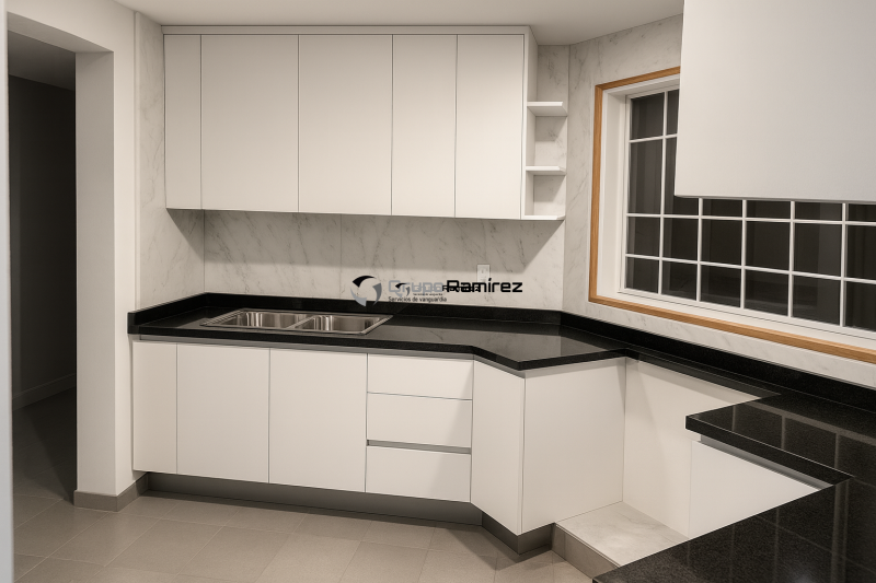 Cocina Integral en melamina con cubierta negro san gabriel