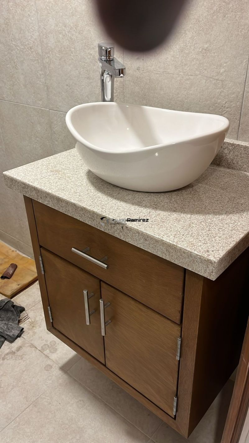 Cubierta de baño en granito itaunas